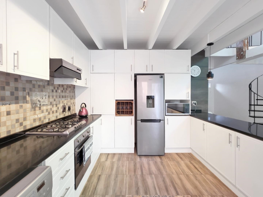 To Let 2 Bedroom Property for Rent in Gardens Western Cape